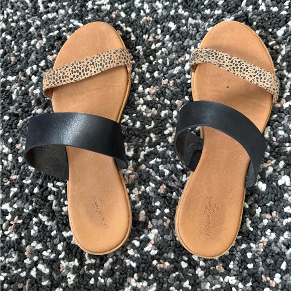 Universal Thread Black and Leopard Sandals - Picture 1 of 2